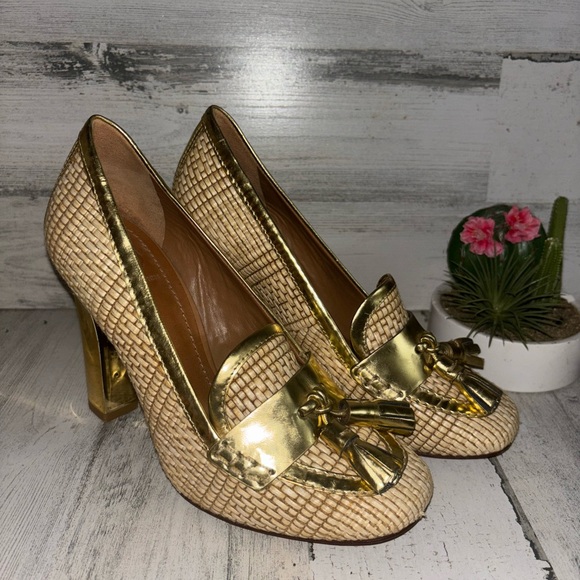 Tory Burch Careen Runway Loafer
Pump, Natural/Gold raffia weave pattern Size 7.5 - Picture 4 of 8